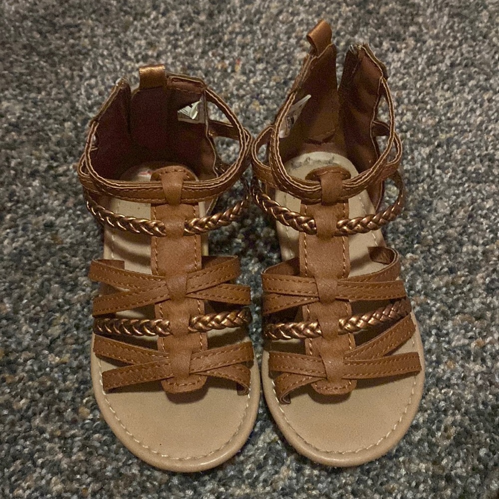 Toddlers girls sandals size 7.